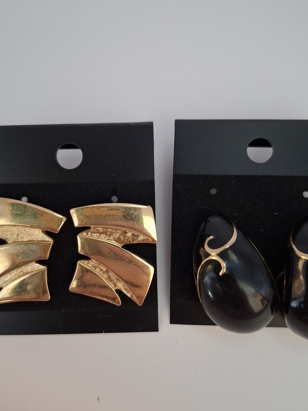 Trifari - 2 Pair Vintage Earrings Gold Tone Abstract And Enamal With Gold Tone